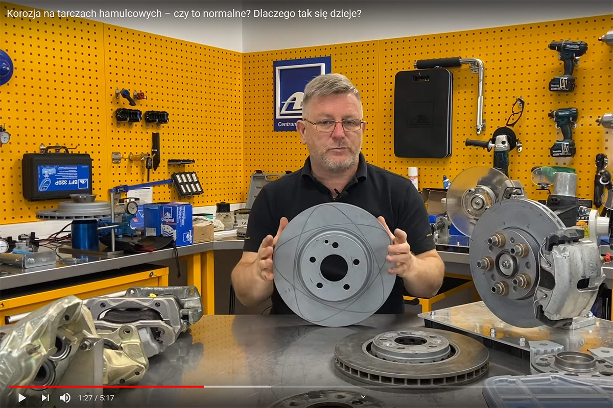 Korozja na tarczach hamulcowych – czy to normalne?
